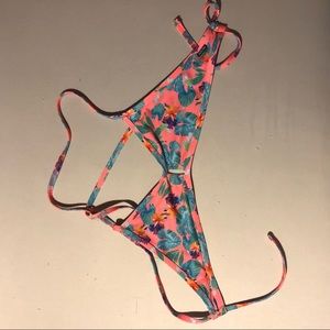 JOLYN VENT TOP MEDIUM TIE BACK